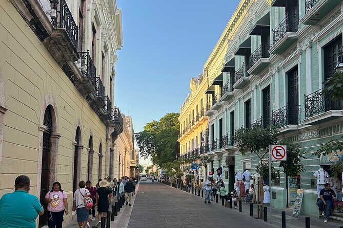 Discover the Historic Center of Merida - Cathedral de Mérida (San Ildefonso): Renaissance design plus conquest-era symbolism