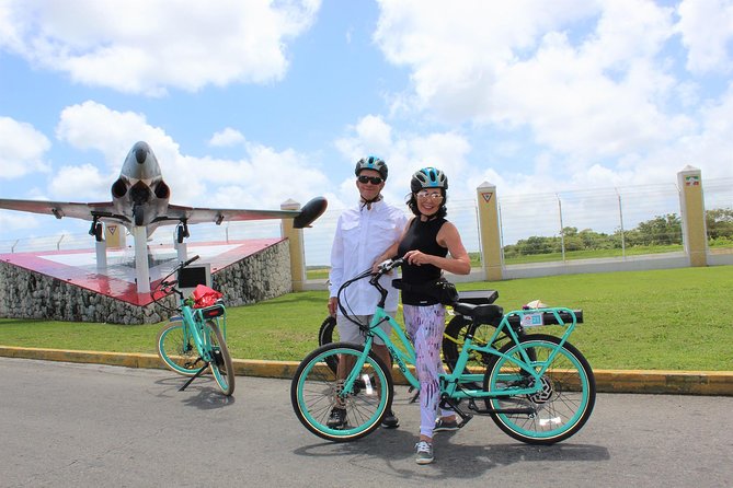 E-Bike City Tour though Cozumel & Taco Tasting Tour - Stop 4: Sand Dollar Sports Dive Center break and downtime