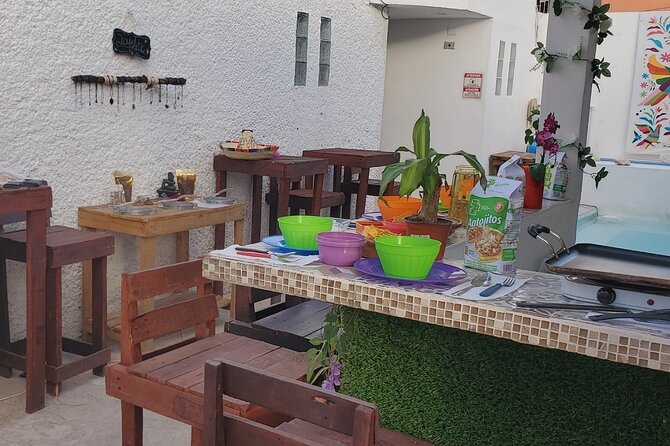 Elaboration of tortillas by hand following the Mexican tradition - English-Friendly and Beginner-Minded