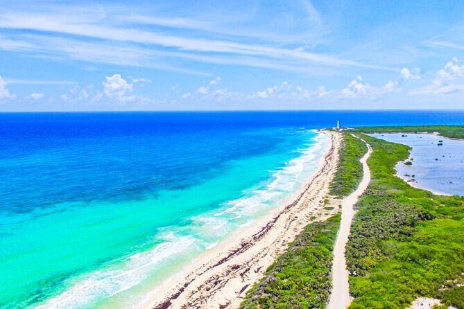 Electric Island Tour with Snorkeling, Lunch & Otoch Mayan Experience - Playa Publica San Martin: lunch by the sea and a food reset