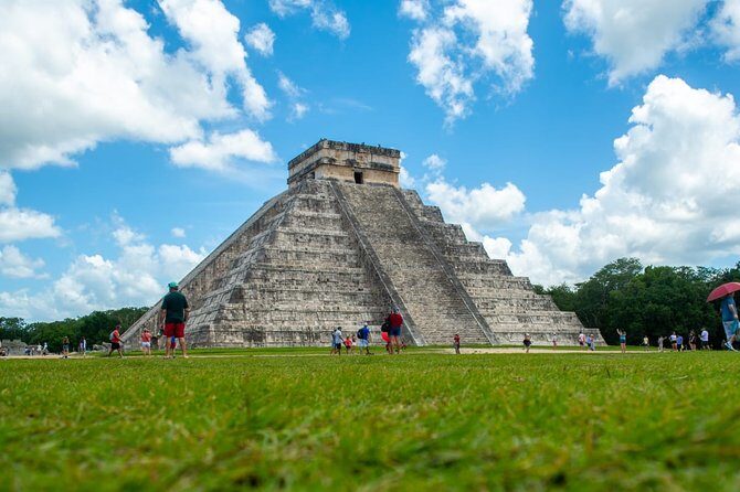 Experience Chichén Itzá: Full Day Tour with Cenote & Valladolid - Stop One: Chichén Itzá with a Guide, Plus Time to Walk on Your Own