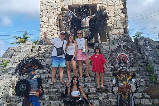 Experience Cozumel Historical Center Mayan and Beach Experience - Plaza Revolución and Revolution Square: shopping without the scramble