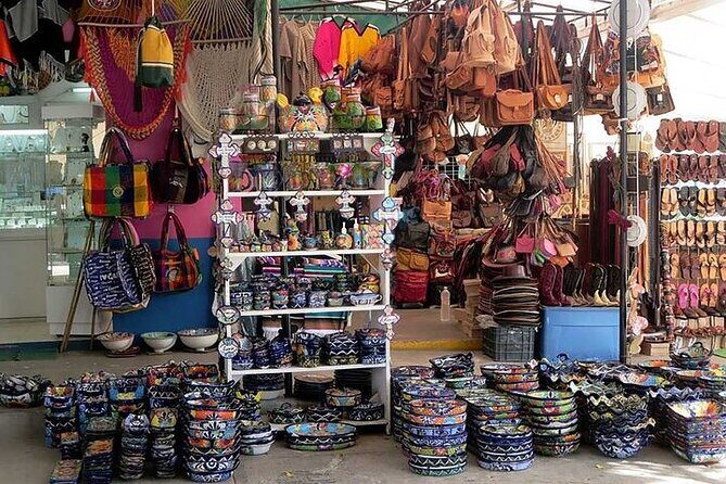 Explore Cancun City Tour! Round Bus transportation - Tequila tasting and optional chocolate: what’s included and how to pace it