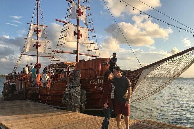 Feel the love on a romantic dinner at Cancun sea, with live music and open bar. - Laguna Nichupte at sunset: why this route works for romance