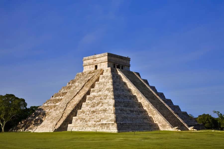 From Cancun: Early access to Chichen Itza - The Kukulcán Pyramid (El Castillo): Where Your Guide Earns Their Pay