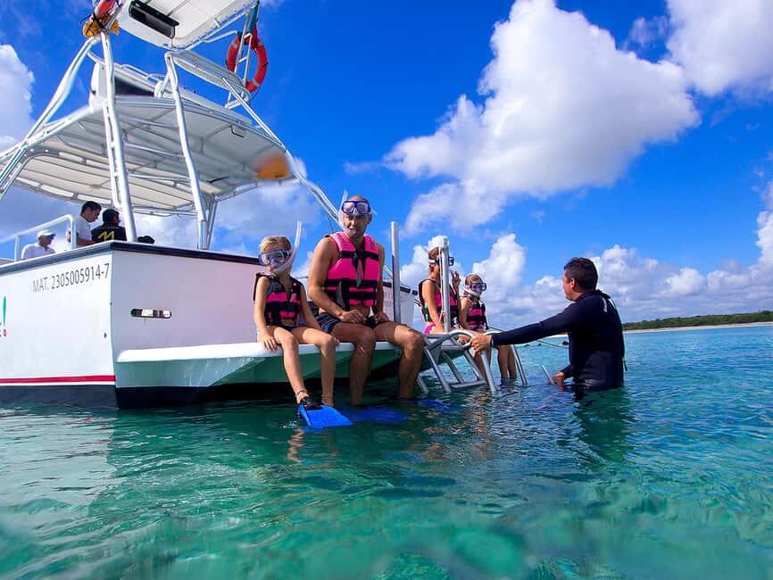 From Cancun: Xcaret Park All-Inclusive - Coral Reef Aquarium, Butterfly Garden, and Aviary: animal time that fits anywhere