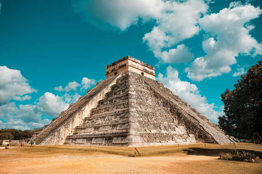 From Playa del Carmen: Tour to Chichén Itzá, Valladolid with Cenote and buffet - Lunch and Tequila Tasting: What the Buffet Is Really For