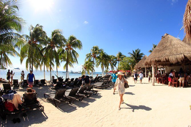 Full-Day Sailing Trip to Mujeres Island from Playa del Carmen - Lobster Beach to Isla Mujeres: what the lunch stop feels like