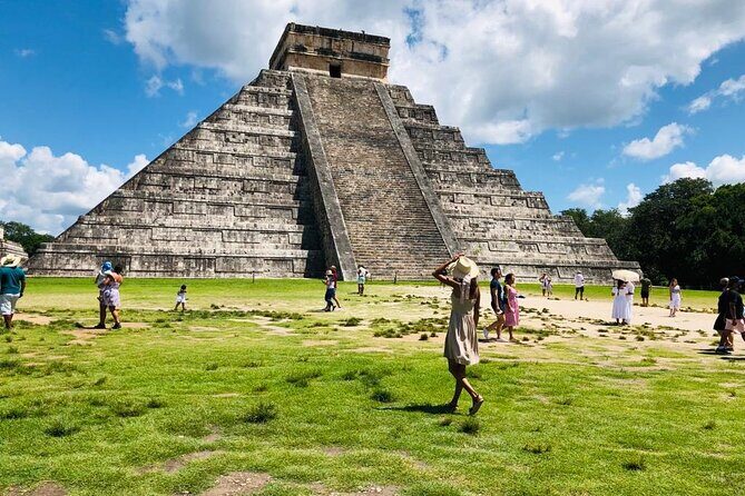 Full Day Tour Chichén Itzá Cenote Saamal Valladolid with buffet - Chichén Itzá: the guided 50 minutes and the photo-friendly 40
