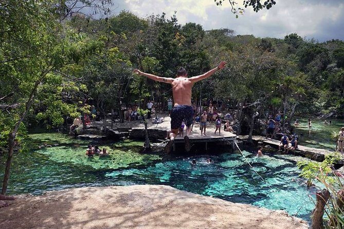 Full day tour to BACALAR, Beach Club, Kayak and an amazing Cenote - Guides, group size, and the bus reality