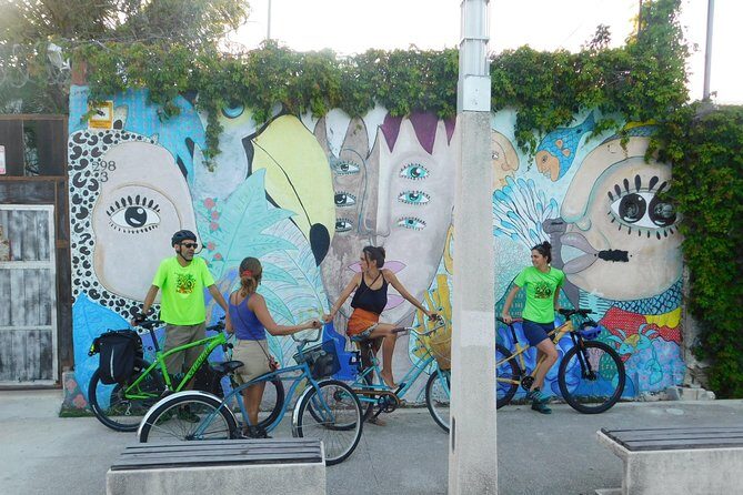 Graffitis & Munchies biketour Playa del Carmen - Palacio Municipal de Playa del Carmen: where the tour sets the tone