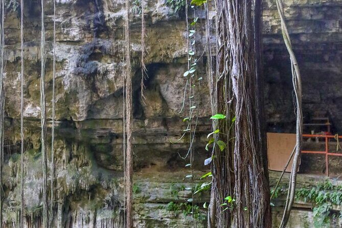 Guided Tour to Chichen Itza, saamal Cenote and Valladolid City - Valladolid for 30 minutes: what you can realistically do