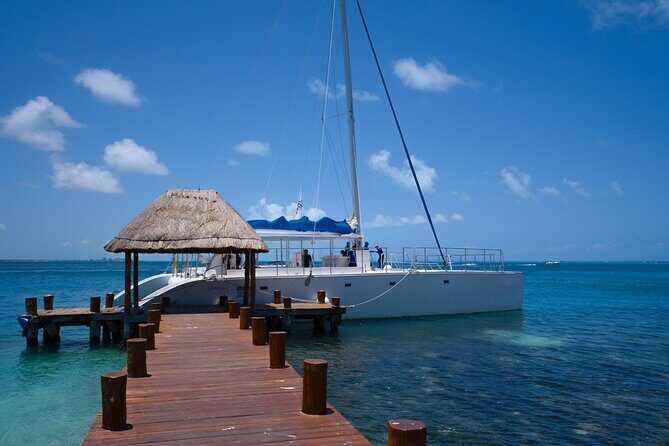 Hip hop party boat, adults only - Why a hip hop party boat fits Cancun so well