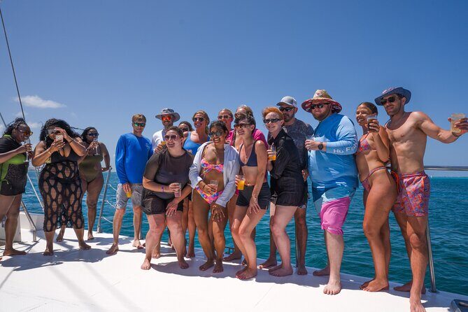 Hip hop party boat, adults only - Boat size and music sound: what you should confirm before you go