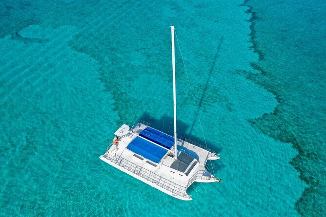 HipHop Catamaran Party from Cancun to Isla Mujeres - Stop 2 on Isla Mujeres: reef snorkeling and the sandbank photo moment