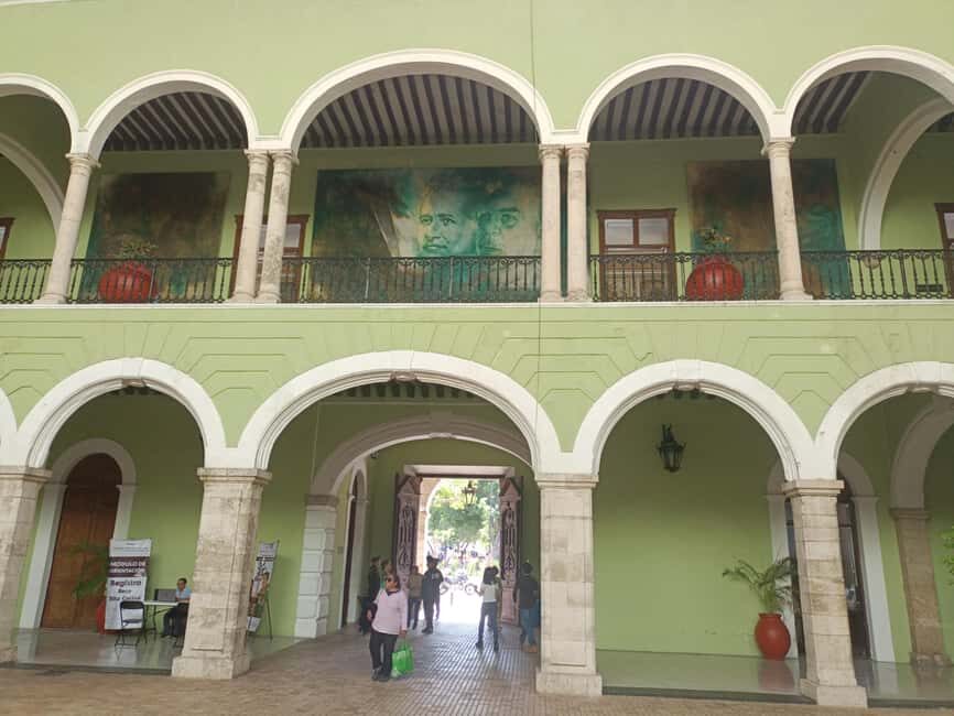 Historical and cultural tour in Merida, Yucatan, Mexico - Walking Calle 60: where downtown becomes a living textbook