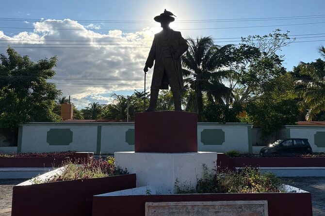 History walking - Foodie Cozumel tour - Square of the Three Cultures: Mayan-inspired sights near the action