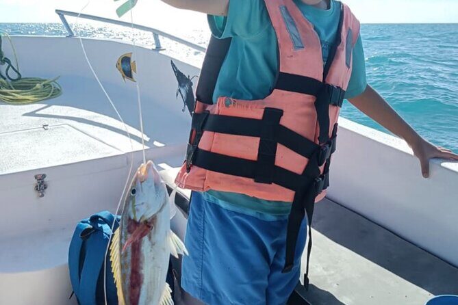 Holbox - Fishing & Snorkeling in Cabo Catoche with drinks & snack - Snorkeling at Cabo Catoche: turtles, octopus, lobsters, and cat sharks