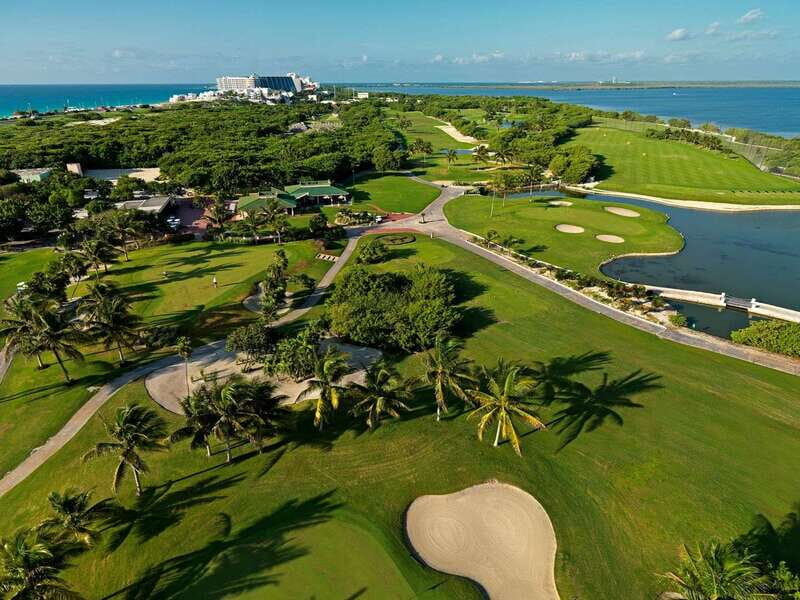 Iberostar Cancun Golf Course - Setting the scene: Cancun golf between sea air and lagoon water
