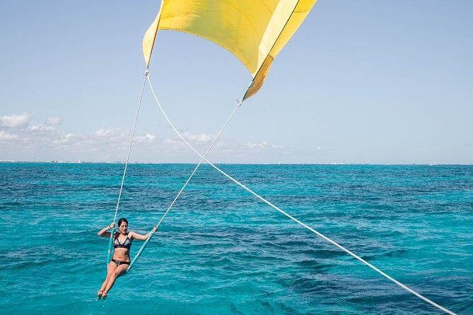 Isla Mujeres adventure by Catamaran. Snorkel, open bar and lunch - Group size and flow: why up to 75 people changes the feel