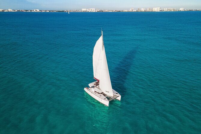 Isla Mujeres All Inclusive Sailboat Experience - Breakfast + lunch + open-bar stops: how the food fits the day