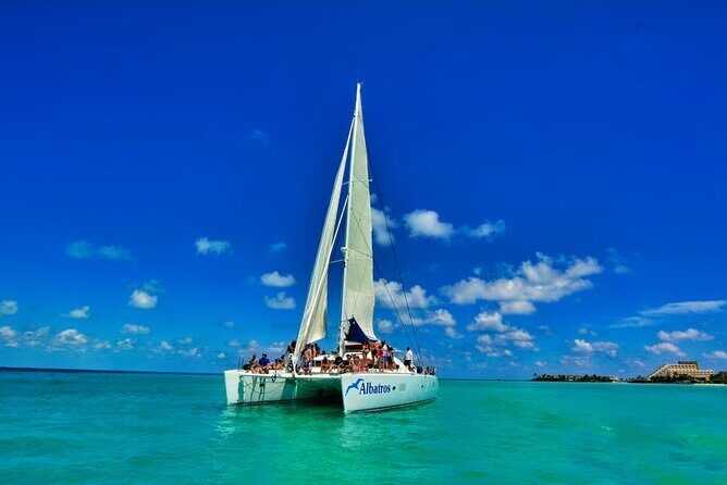 Isla Mujeres Catamaran Sailing Experience with Lunch & Open Bar - Downtown Free Time and Playa Norte: Use it for shopping, not for stress