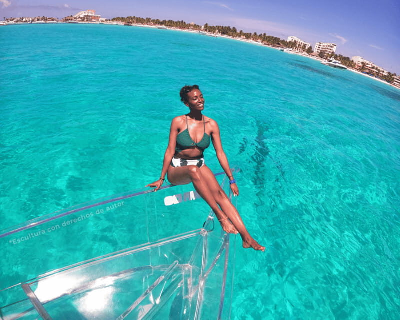 Isla Mujeres: Clear Boat Ride - The crew and the “photo moment” factor