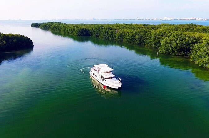 Isla Mujeres Full Day Tour on Yacht with Snorkel and Buffet - Buffet Lunch on a Boat: Convenient, But Not a Restaurant
