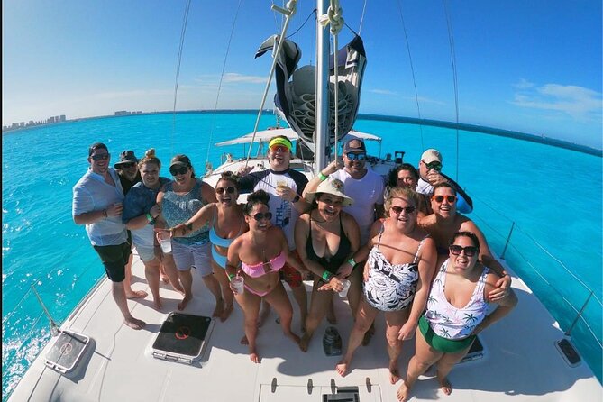 Isla Mujeres Premium Catamaran Tour with transportation from Playa del Carmen - Lunch buffet: filling, but don’t expect local-only food