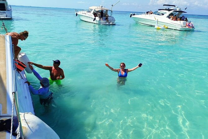 Isla Mujeres Premium Tour in Private Catamaran with Lunch - Stop 4: Club Playa Mexico—what “exclusive” means in practice