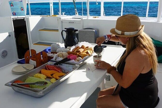 Isla Mujeres Premium Tour Transportation & Dock fee Included - Group size and pacing: what a 40-person max means