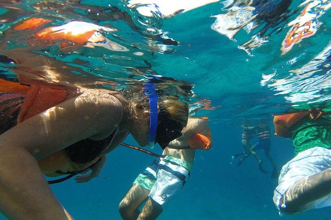 Isla Mujeres, Snorkel, Lunch & Pick Up from Cancun to P.Morelos - On the ride back: loud music, open bar, and spinnaker fun