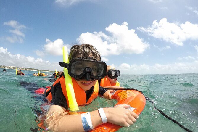 Isla Mujeres Snorkeling & Catamaran Adventure Tour - Stop 1: Museo Subacuatico de Arte reef snorkeling and open bar energy