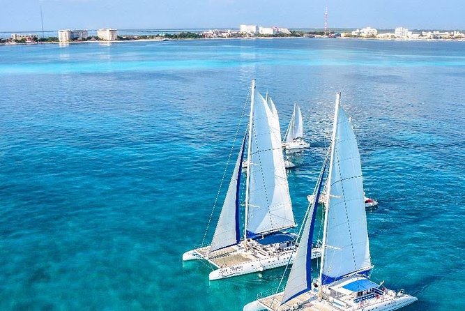 Isla Mujeres tour from Cancún (open bar, lunch ) - Spinnaker sail when conditions permit: fun, but not guaranteed