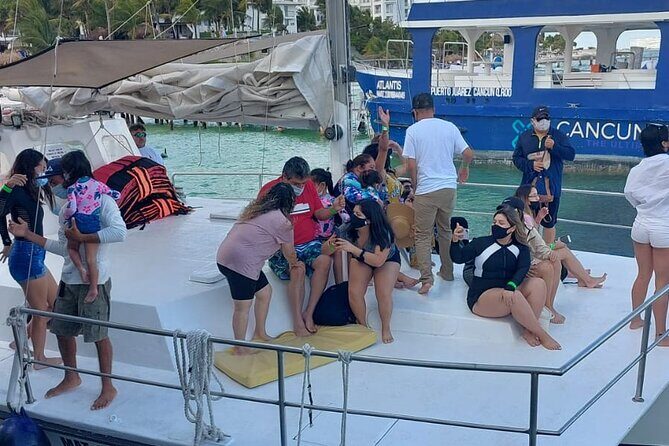 Isla Mujeres Tour in Private Catamaran with Snorkel and Lunch - A 7-hour private catamaran run from Playa Tortugas
