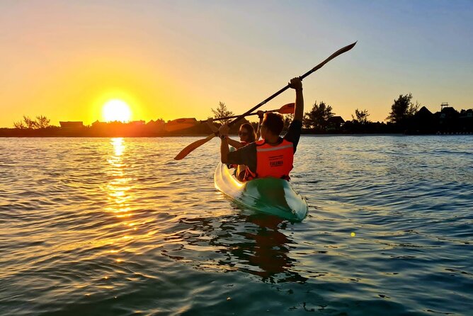 Kayak Mangroves Sunrise Experience - Mosquitoes and early-morning reality at the beach start