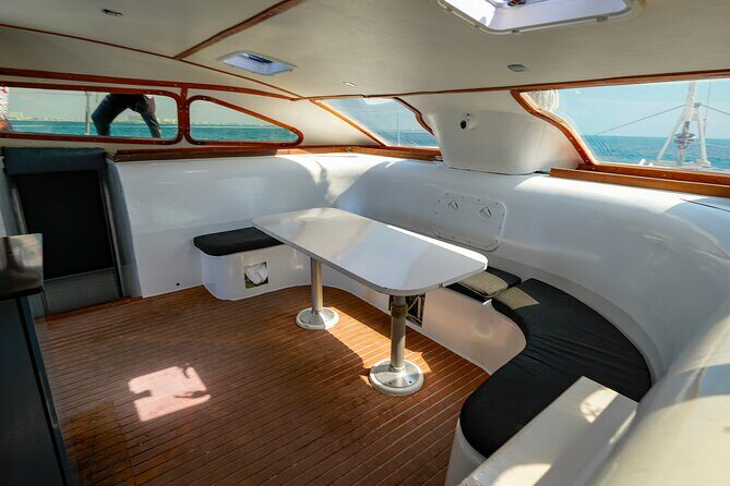 Laura Catamaran Private Tour to Isla Mujeres - Where You Meet and How the 7-Hour Timing Works