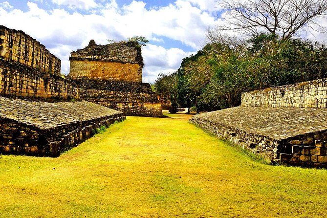 LDS Tour to Ek Balam + Cenote - Lunch with traditional Yucatecan flavors before the cenote