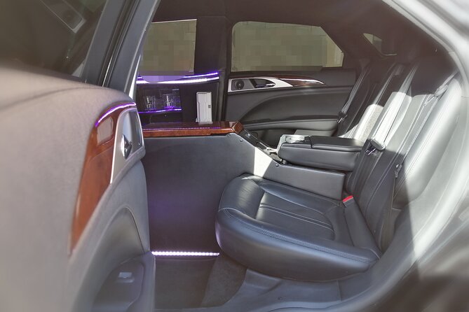 Lincoln Strecth Limousine with Wi Fi on board - How the Cancun Airport Pickup Actually Works