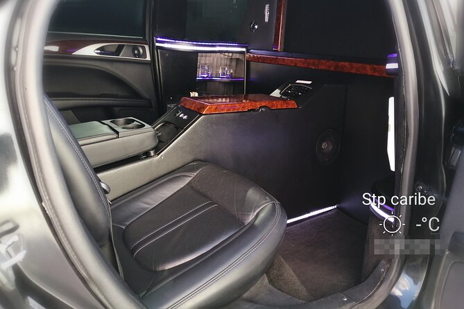 Lincoln Strecth Limousine with Wi Fi on board - The Ride Timeline From Cancun to Tulum