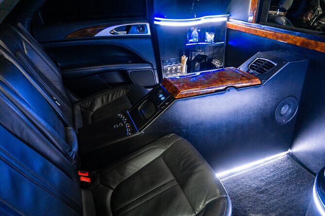 Lincoln Stretch limo from Cancun Hotel Zone to Cancun Airport - Inside the ride: what comfort feels like in real life