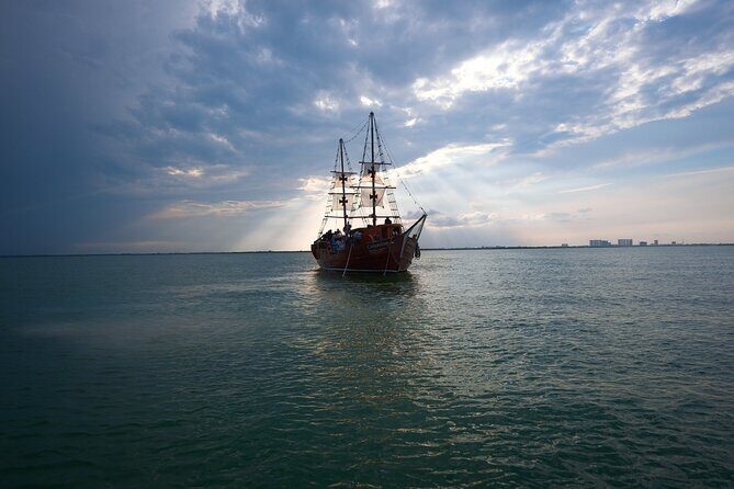 Live a Romantic Night Cruise Dinner at COLUMBUS (open bar included) - Sunset vs Night Cruise: Pick Your Mood