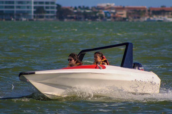 Live the experience of driving an Speedboat & Snorkel in CANCUN - Showers, lockers, and the “finish clean” factor