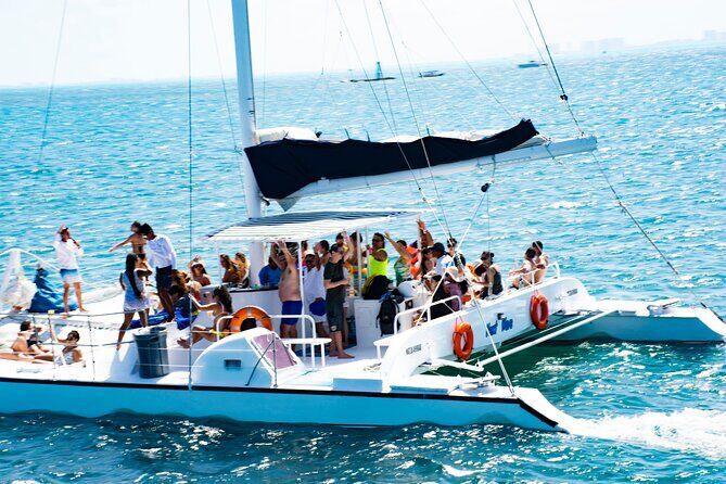 Live The Luxury Catamaran Isla Mujeres Tour in Cancun - What the Catamaran Part Feels Like: Open Bar, Music, and Party Energy