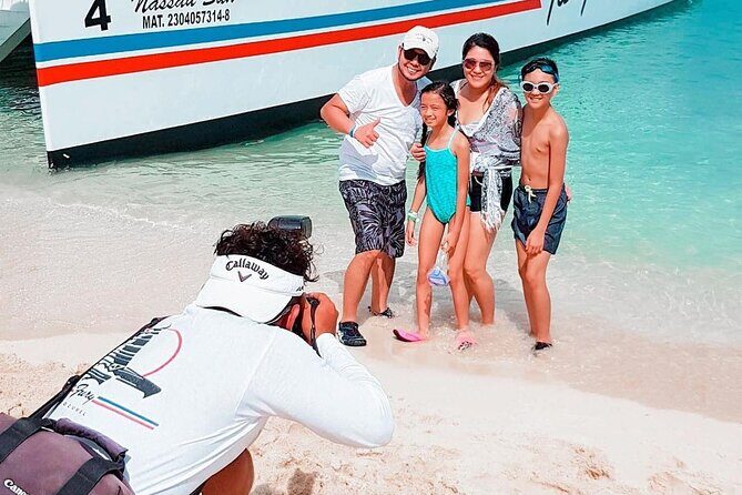 Luxury Cozumel Catamaran: Snorkel, Beach Club & Relaxation - Group size, comfort, and why the 35-person limit matters