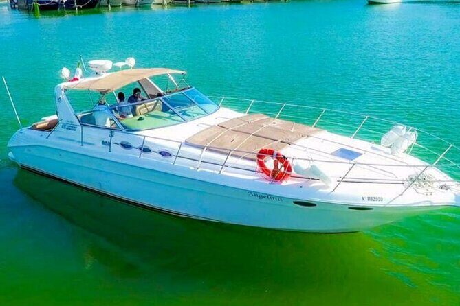 Luxury Private Yacht Rental by the Turquoise Waters of the Caribbean. - A private yacht day from Cancun that feels like it’s on your schedule