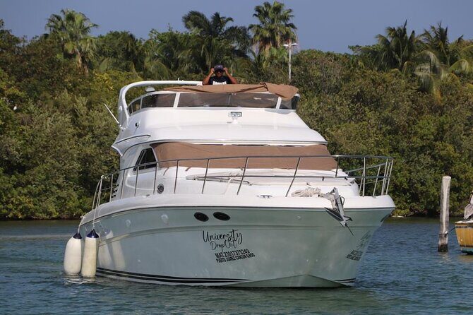 Luxury Yacht in Paradise and snorkel by Isla Mujeres - Snorkeling Near Isla Mujeres: Gear Included, Reefs in Focus