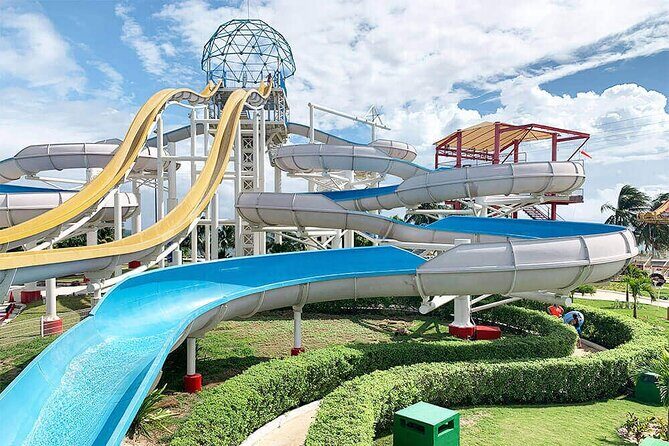 Meeting at the Dolphinarium - Budgeting for extra costs: government fees and on-site add-ons