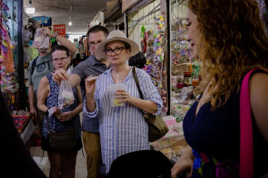 Mérida: Food tour of typical Yucatecan cuisine. - The sweet part: waters and traditional candies to end the tour right