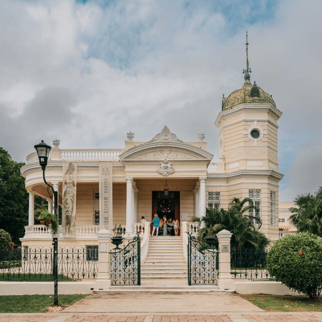 Mérida: La Quinta Montes Molina Museum Entrance - The main hall: where the house tells its story